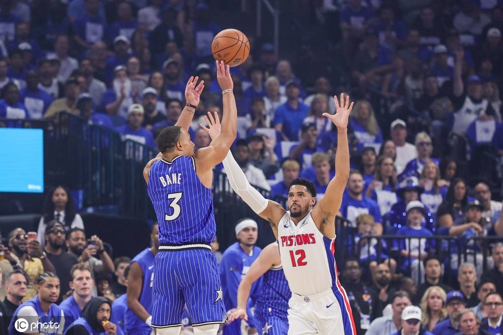 班凯罗18+8+8坎宁安25分 魔术胜活塞总分3-1